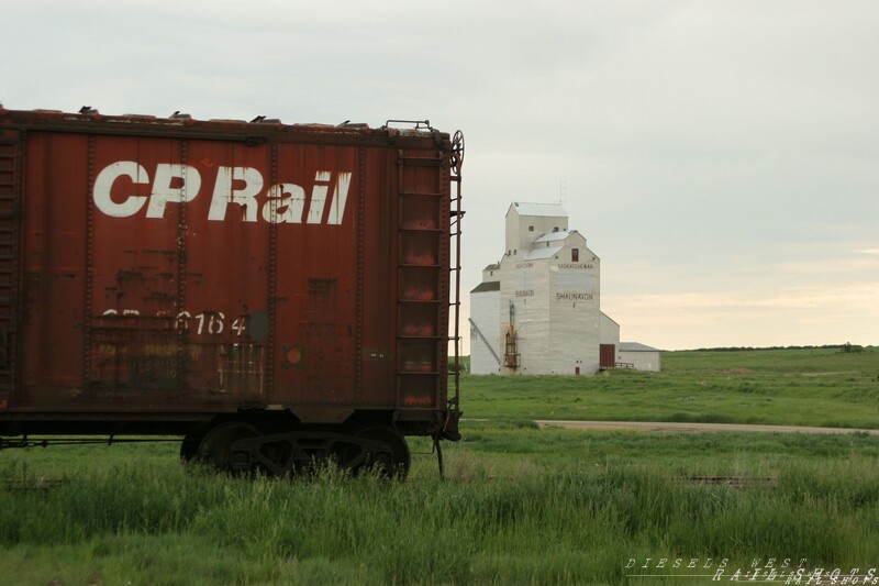 CPR in bygone days
CP 40 footer and Wooden elevator, both nearing the end of their time span
Keywords: cpr;cp;40 foot;box;silo;elevator