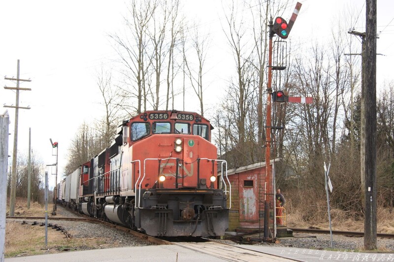 CN on CP at Claybourn Jct
HP/H payback so CN gives CP its junk and here we catch the Sumas Turn hitting the diamond at Claybourn Jct. and still protected by semaphores
Keywords: cn;cp;semaphores;claybourn;sumas;diamond