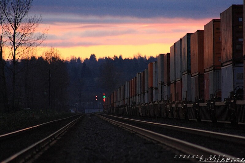 Into the sunset...
Into the sunset...BCR stack train heads into the sunset on the Cascade Sub
Keywords: bcr;stack;container;dusk;sunset;cascade