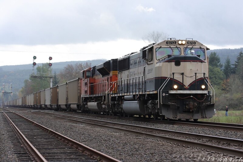 SCMRBE
SCMRBE..coal from Wyoming to Roberts Bank,BC coal port.Shot taken at Vader,WA.
Keywords: emd;sd70mac;bn;bnsf;coal;bc;roberts bank;vader;wa