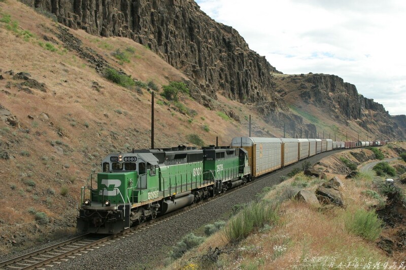 BNSF on the Fallbridge Sub
Westbound at Marysville Washington
Keywords: bnsf;sd40-2;fallbridge;marysville;washington;manifest;freight