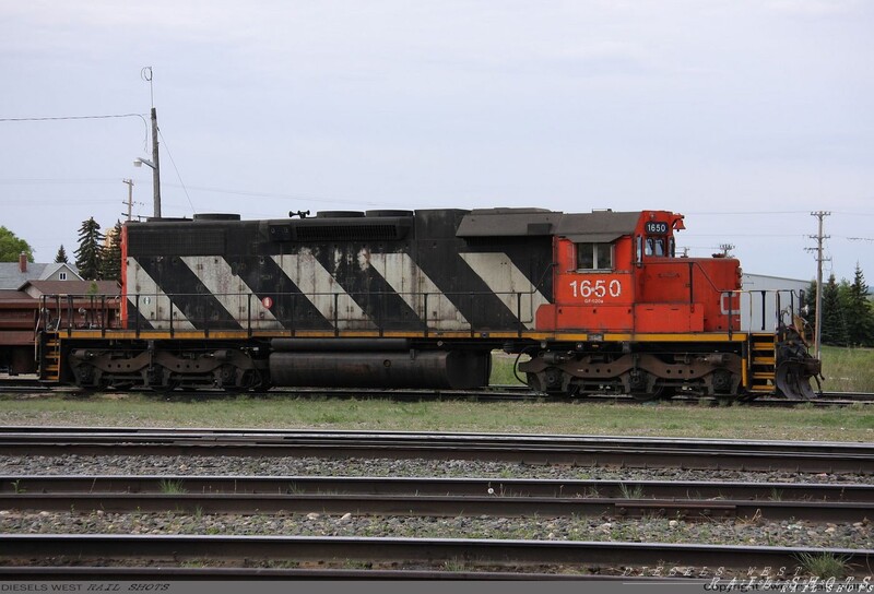 CN 1650 ex NAR
CN 1650 sitting for next yard duty at N Battleford Saskatchewan
Keywords: cn;1650;sd38-2;battlefield;saskatchewan