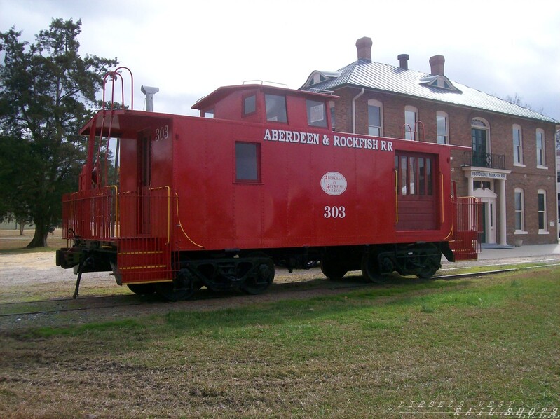 Aberdeen & Rockfish Rr Aberdeen NC 11/22/13
Aberdeen & Rockfish RR Caboose on display Aberdeen NC
Keywords: aberdeen;rockfish;cab;nc