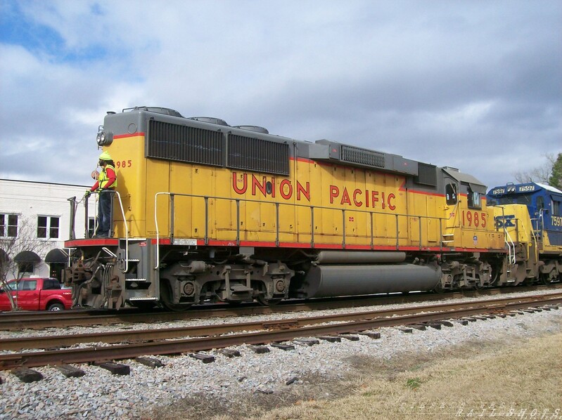 Union Pacific Aberdeen NC 11/22/2013
Union Pacific Aberdeen NC Station Crossing
Union Pacific #1985 GP60
Keywords: gp60;up;aberdeen,nc,station;crossing