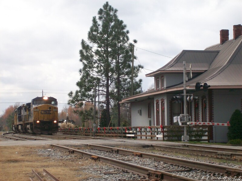 Aberdeen NC Nov 22 2013
CSX Aberdeen NC Station Crossing, 'CSX Aberdeen NC'
Keywords: dash 8;d8-40cw;aberdeen;station;depot;csx;7300;crossing;christmas;holidays