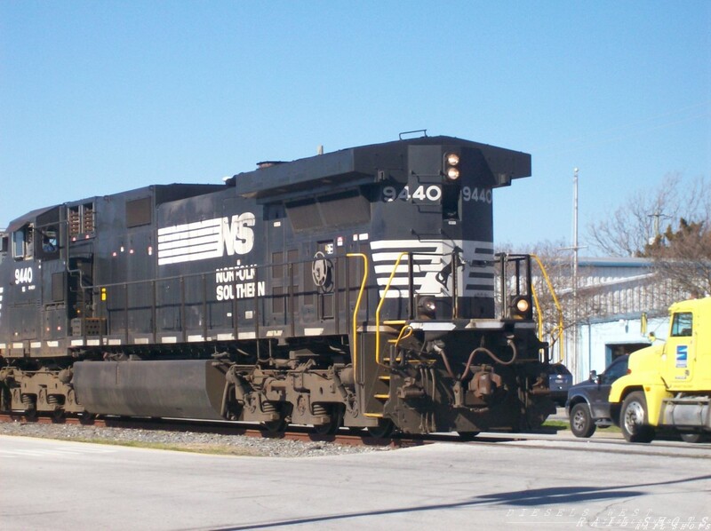 Norfolk Southern D9-40CW #9440
Norfolk Southern 'Street Running' in Morehead City NC D9-40CW #9440
Keywords: d9-40cw;street;morehead;nc