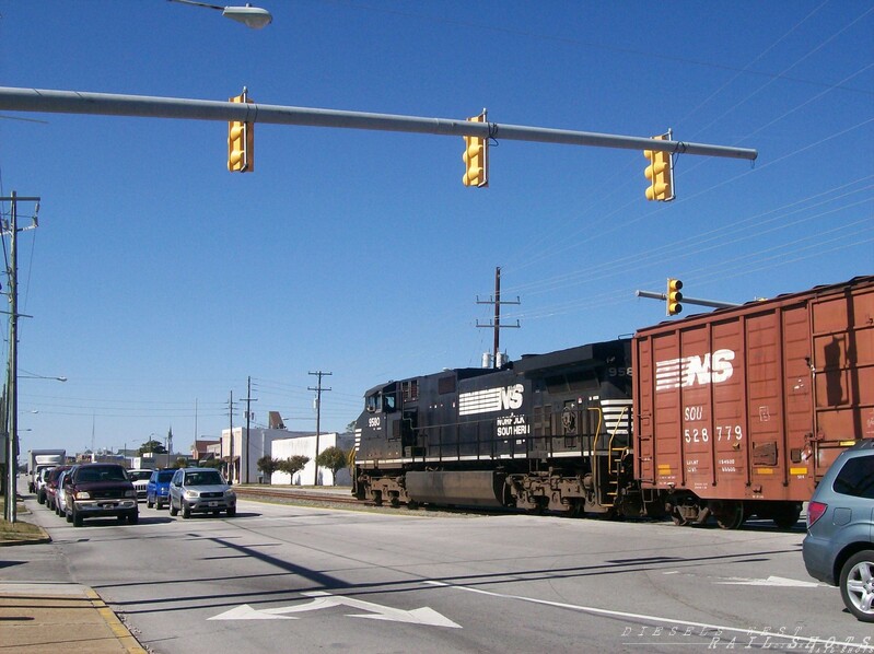 Norfolk Southern 'Streetrunning' in Morehead City, NC
Norfolk Southern freight, D9-40CW #9580 Morehead City, NC
Keywords: d9-40cw;street;morehead;nc