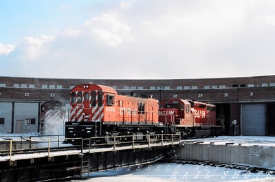 STL&H 5615 SD40-2
The first unit that was done into the STLH was re-painted and lettered, but after that they were just re-lettered. Here is 5615 coming out of the shop on to the turntable at St Luc. 5615 is still in the STL&H and one of three left on the CP roster. Tim
Keywords: stl&h;5615;st. luc;cp