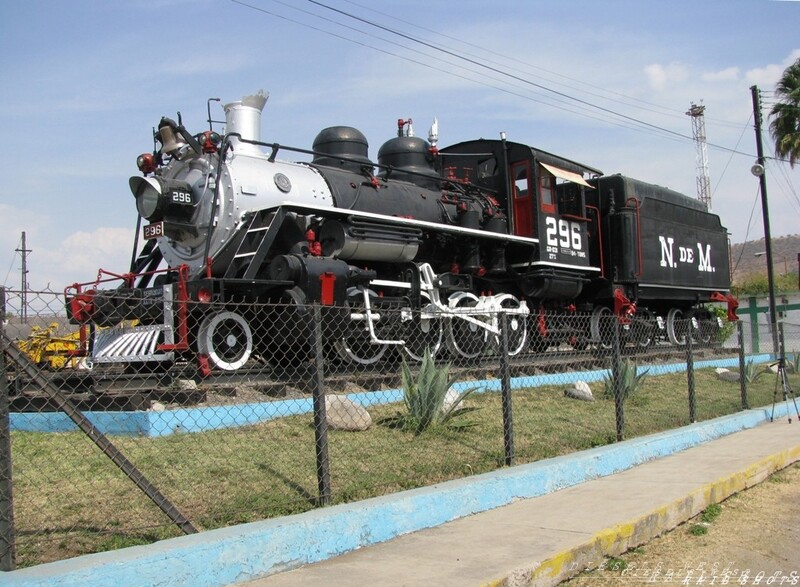 NdeM 296
Nacionales de Mexico NdeM - "La Fidelita" 
Class G-30 2-8-0 Consolidation
Built in the NdeM shops in Acambaro in 1944 - converted to standard gauge from narrow gauge - 1944 
Keywords: ndem;mexico;2-8-0;steam;nacionales;G-30