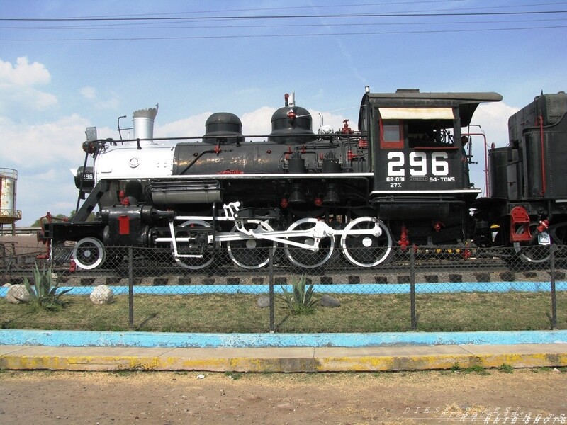 NdeM 296
Nacionales de Mexico NdeM - "La Fidelita" 
Class G-30 2-8-0 Consolidation
Built in the NdeM shops in Acambaro in 1944 - converted to standard gauge from narrow gauge - 1944
Keywords: ndem;mexico;2-8-0;steam;nacionales;consolidation