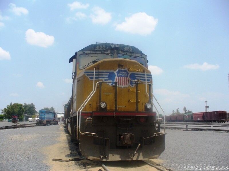 UP 4188
visitor in Mexico - 2007, Union Pacific SD70M
Keywords: sd70m;mexico;4188;up