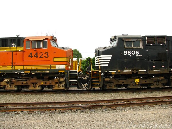 BNSF 4423 & NS 9605
visitor in mexico. fxe 4500* Mexico 2008', 'BNSF  NS C40-9W C44-9W  Train Mexico 2008 FXE 4500
Keywords: ferromex;mexico;bnsf;ns;guadalahara