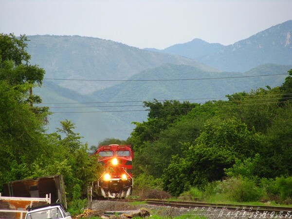 FXE 4615 FJAMY
Ferromex GEVO ES44AC Colima Train Fxe4500* Copyright 2015
Keywords: ferromex;es44ac;gevo;colima;mexico