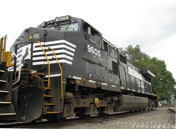 NS 9605
visitor in Mexico. fxe 4500* Mexico 2008', 'NS C40-9W Train Guadalajara Mexico 2008 FXE 4500
Keywords: ferromex;mexico;bnsf;ns;guadalahara;d9-40cw