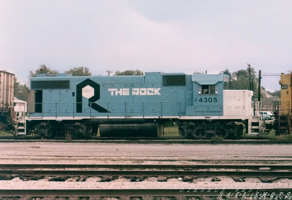 Rock Island GP38-2 #4305
Nov. 4, 1977 - Silvis
Keywords: gp38-2;rock;crip;silvis;rock island;4305