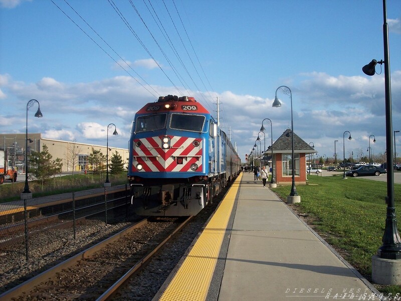 Metra 209 F40PHM-2
Metra 209 arrives in Round Lake Beach, 'Metra F40PHM-2 209'
Keywords: f40phm-2;metra;round lake