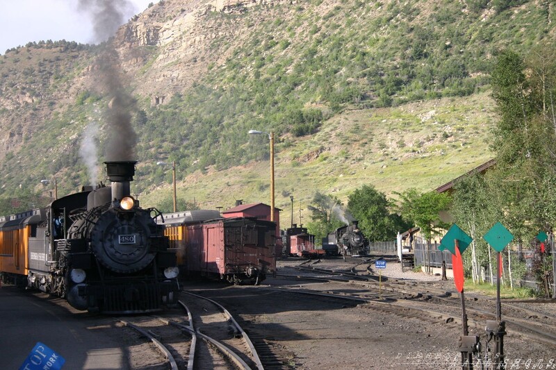 Durango &amp; Silverton 2-8-2
The first train of the day leaving Durango Station.
Keywords: durango;silverton;narrow;2-8-2;drgw