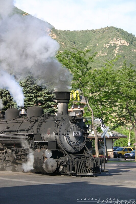 Durango & Silverton 2-8-2
The first train of the day heads across the road crossing on its trip to Silverton.
Keywords: durango;silverton;narrow;2-8-2