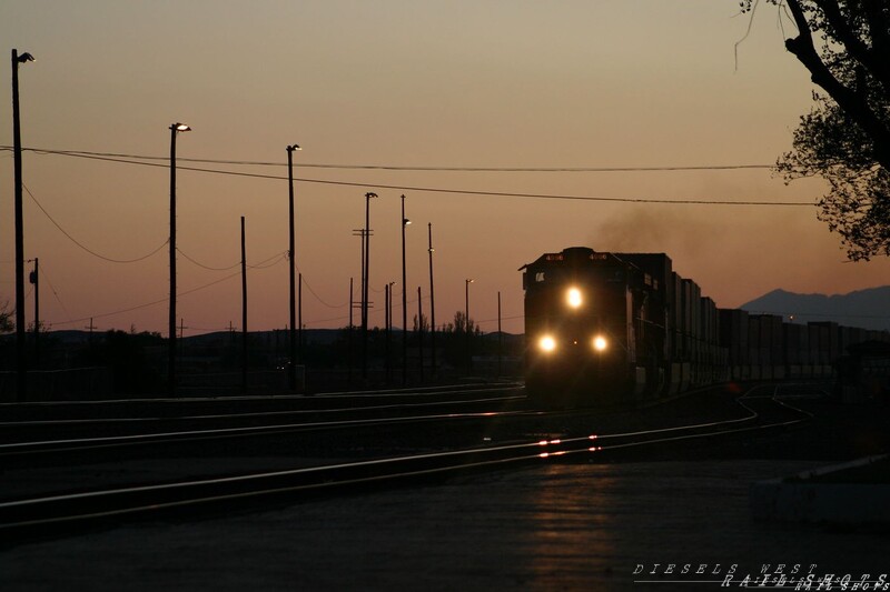 BNSF C44-9W Number Unkown
A pair of BNSF Dash 9s on their long trip to Chicago on the old Santa Fe Transcon in Winslow, AZ
Keywords: c44-9w;bnsf;dash 9;chicago;winslow;az;dusk