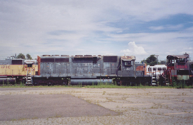 SP SD40 7359
Southern Pacific 7359 (SD40), remains patchless 10 years after the UP/SP merger. It will probably see service again on a shortline railroad, but now sits deadlined in Denver - December 2006
Keywords: sd40;sp;7359;up